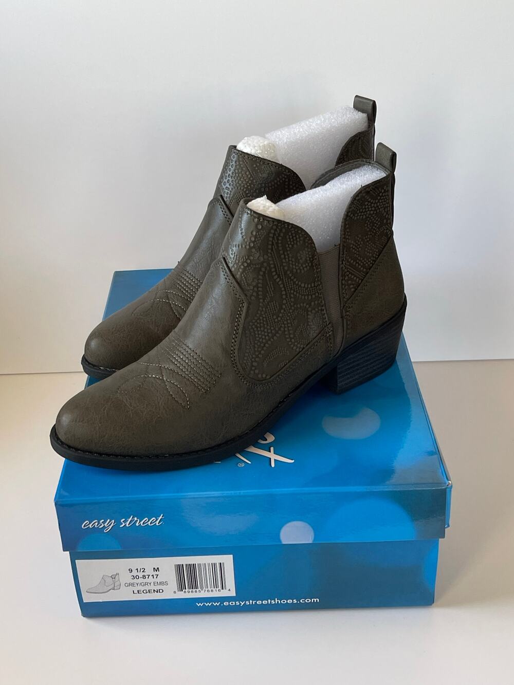 NIB Easy Street Legend Women's Ankle Boots Grey Size 9.5 M